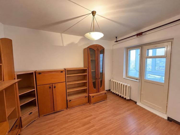 Apartament cu 4 camere decomandat în Oancea