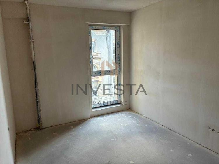 Apartament cu 3 camere semidecomandat în Central