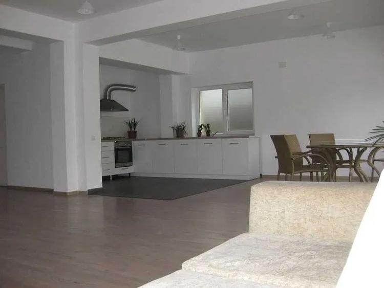 Casă cu 4 camere cu Teren 330 Mp în Central