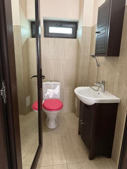 Casă individuală cu 4 camere cu Canalizare în Trocadero