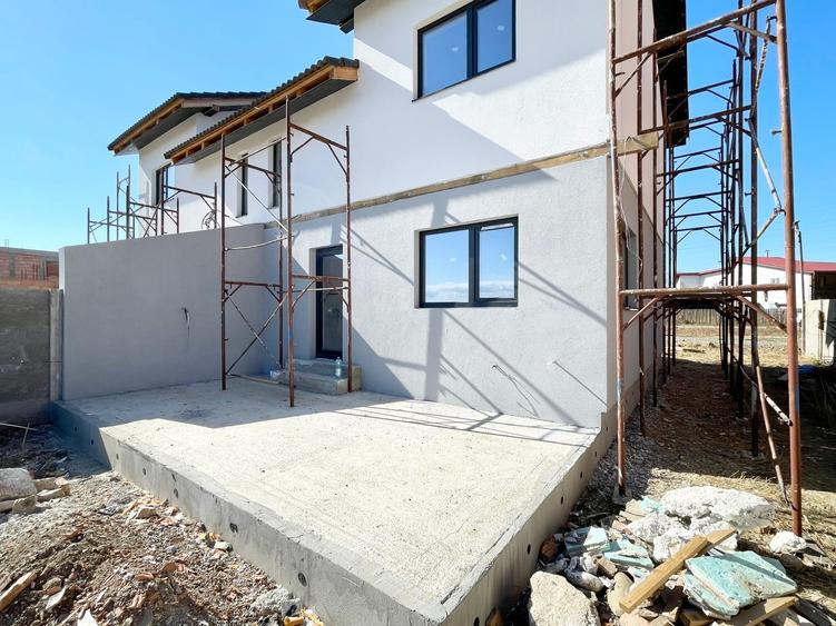 Duplex cu 3 camere cu Canalizare în Moșnița Nouă
