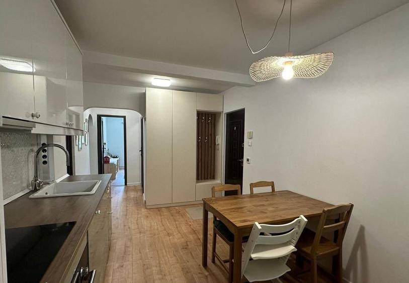 Apartament cu 3 camere decomandat în Plopilor