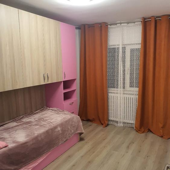 Apartament cu 3 camere decomandat în Banca Națională