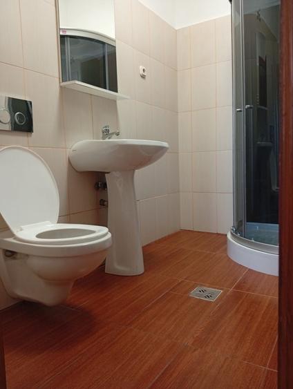 Casă cu 4 camere cu Teren 140 Mp în Lazaret