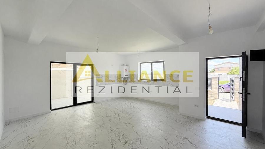 Casă individuală cu 4 camere cu Canalizare în Berceni