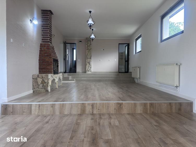 Casă cu 6 camere cu Teren 1532 Mp în Gura Vadului
