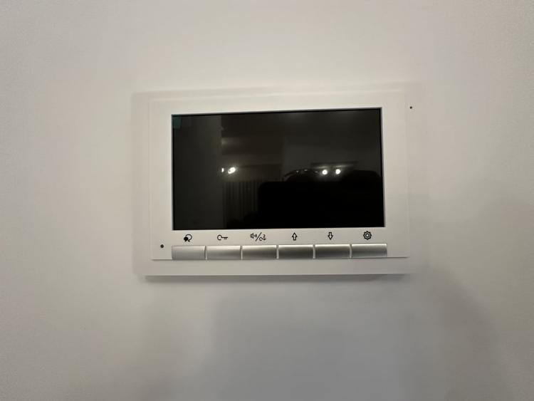 Apartament cu 2 camere, mobilat în Central