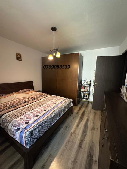 Apartament cu 3 camere decomandat în Drumul Taberei