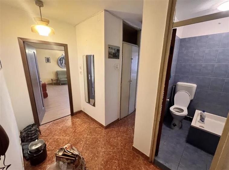 Apartament cu 4 camere semidecomandat, mobilat în Berceni