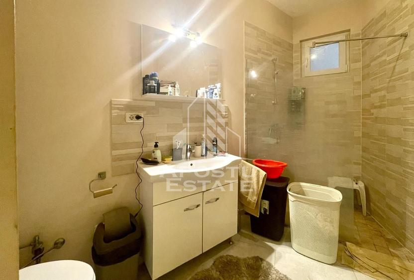 Casă individuală cu 6 camere cu Canalizare în Ultracentral