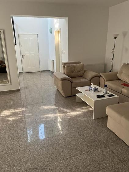 Casă individuală cu 6 camere cu Garaj în Băneasa