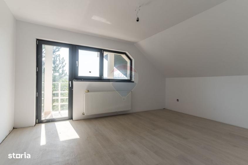 Casă cu 4 camere în Bucium