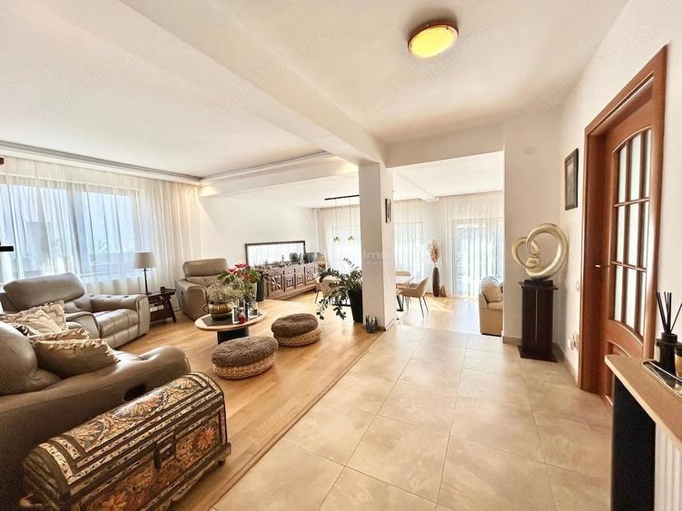 Casă cu 8 camere cu Teren 903 Mp în Odăile