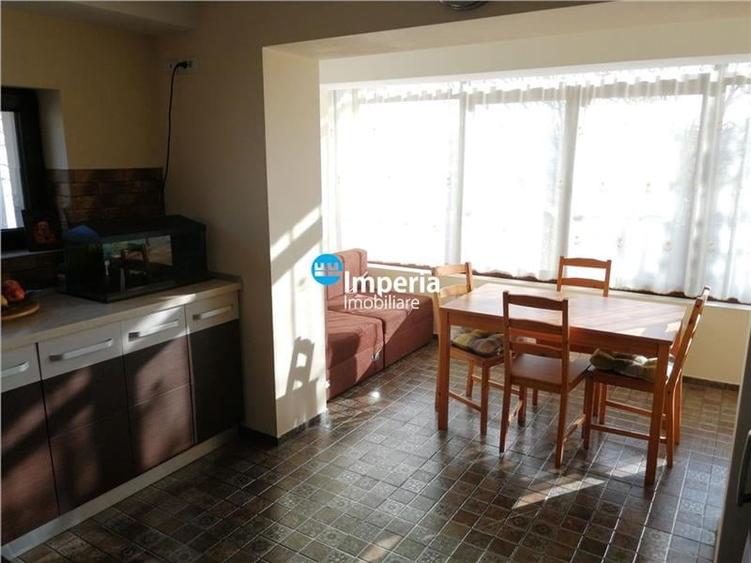 Duplex cu 9 camere cu Canalizare în Popas Păcurari