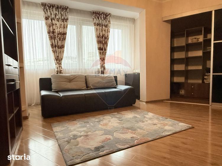 Apartament cu 3 camere, mobilat în Universitate