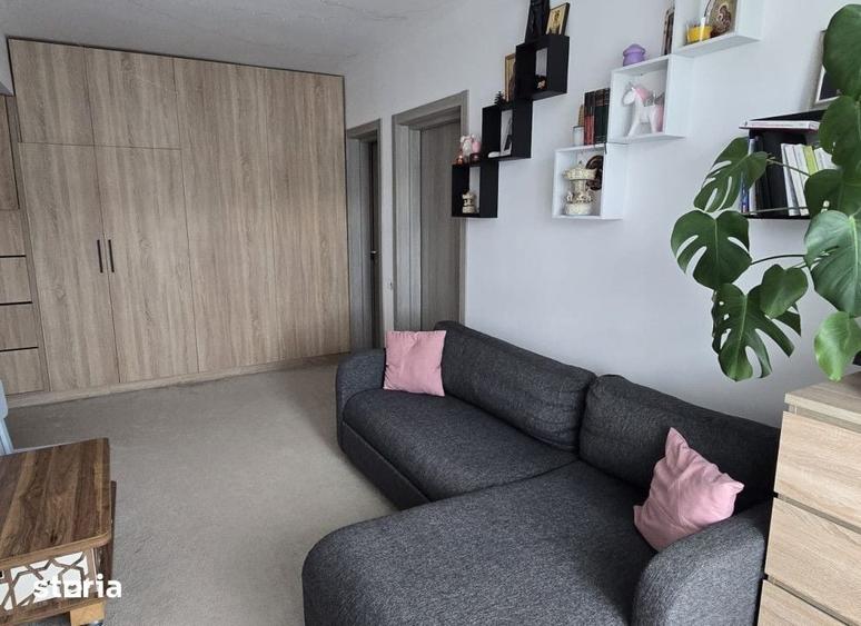Apartament cu 3 camere semidecomandat în Bârnova