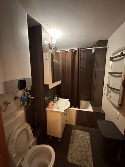 Apartament cu 4 camere decomandat în Tudor