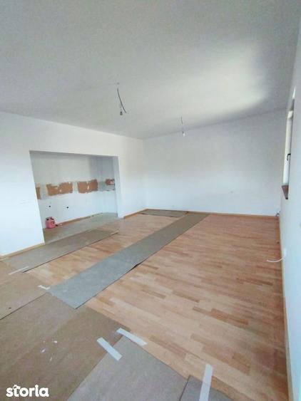Casă cu 5 camere cu Teren 617 Mp în Snagov