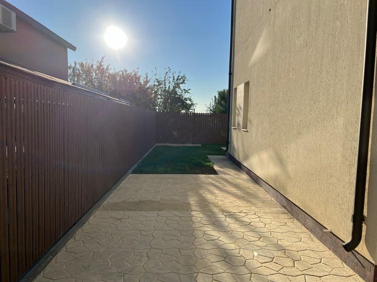 Casă individuală cu 4 camere cu Teren 200 Mp în Alexandriei