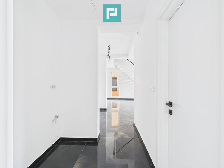 Apartament cu 3 camere semidecomandat în Giroc