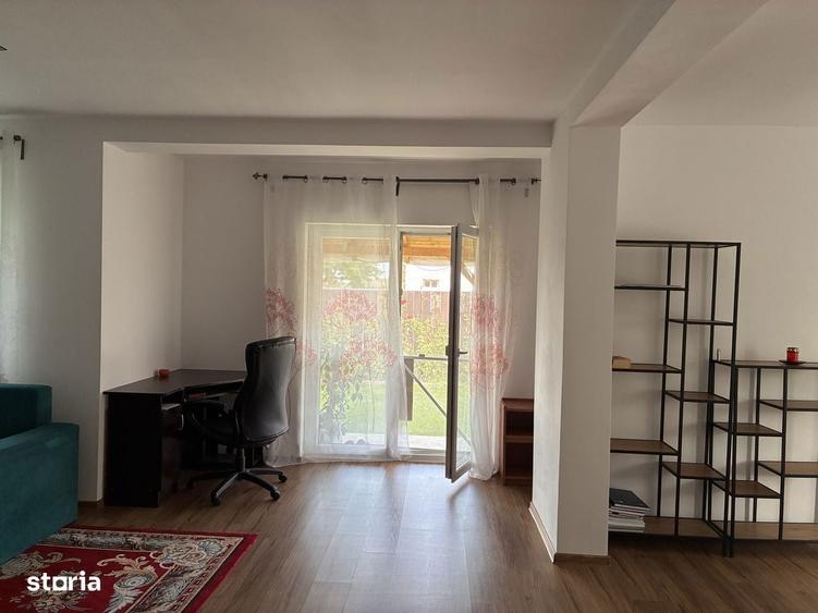 Casă cu 5 camere cu Teren 540 Mp în Sânmihaiu Român