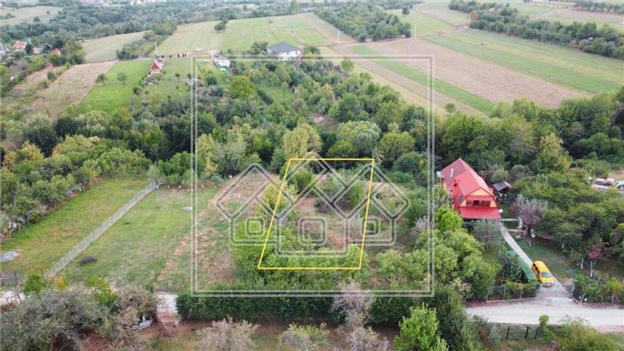 Teren Construcții intravilan de 996 mp, în Rășinari