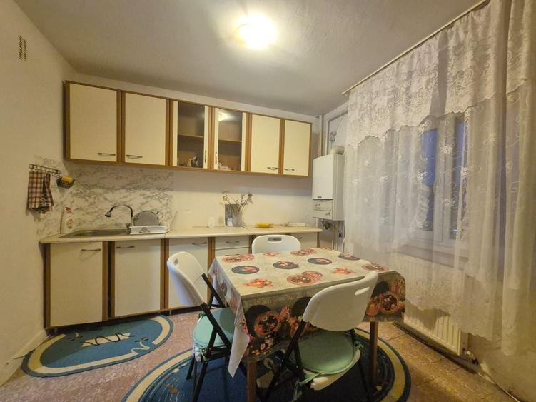 Apartament cu 3 camere decomandat în Astra