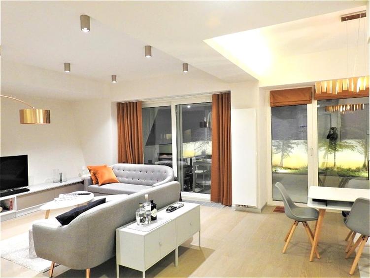 Apartament cu 3 camere decomandat, mobilat în Iancu Nicolae