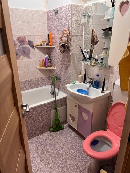 Apartament cu 3 camere semidecomandat în Nord