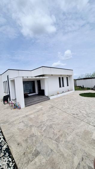 Casă cu 3 camere în Agigea