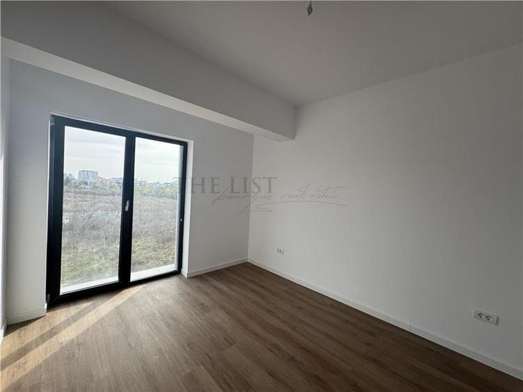 Apartament cu 3 camere semidecomandat în Aviației