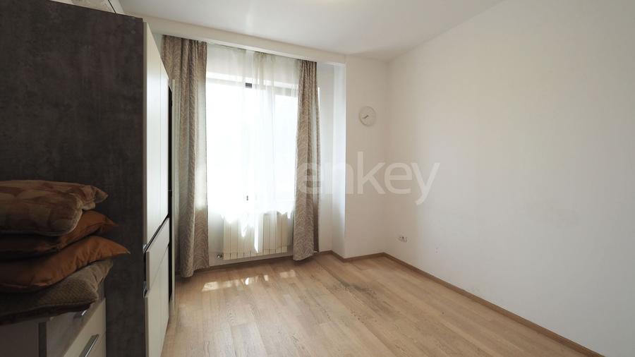 Apartament cu 3 camere semidecomandat, mobilat în Iancu Nicolae