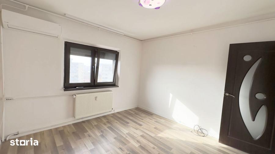 Apartament cu 3 camere decomandat, mobilat în Vitan