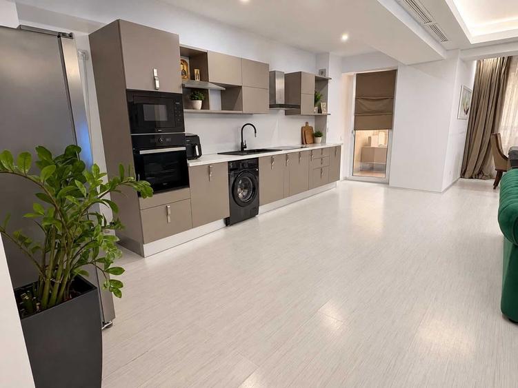 Apartament cu 4 camere decomandat în Herăstrău