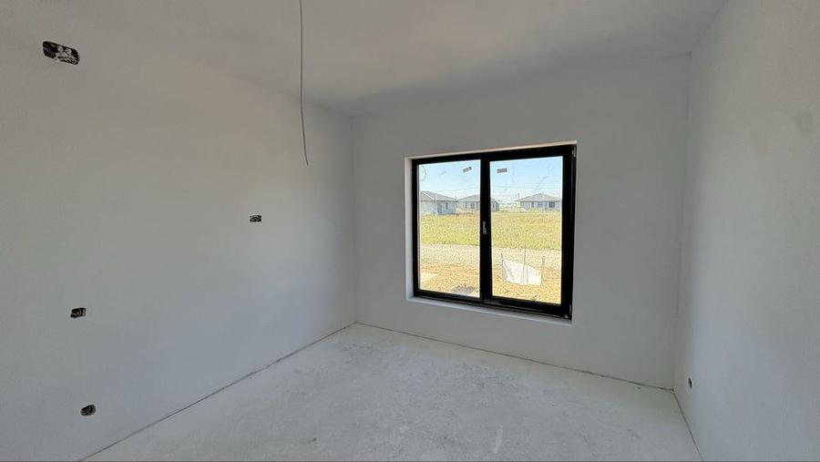 Casă cu 3 camere cu Teren 553 Mp în Sântandrei