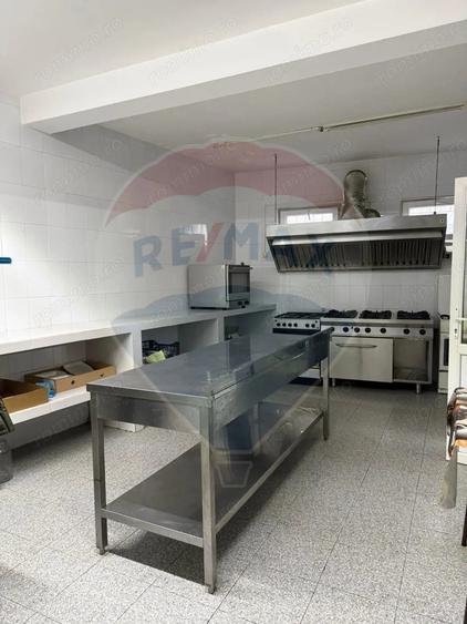 Casă cu 8 camere cu Teren 462 Mp în Central