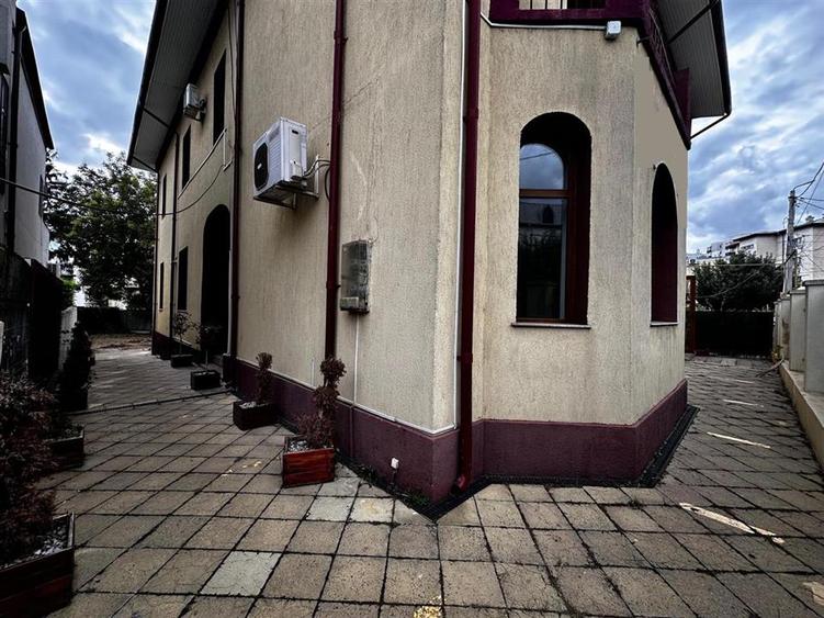 Birou, de 300 mp, în Central
