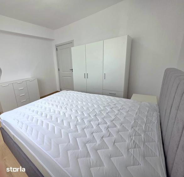 Apartament cu 3 camere în Podu Roș