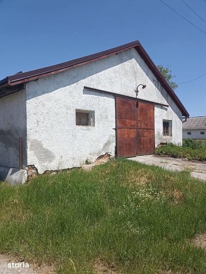 Spațiu comercial, de 900 mp, în Ilieni