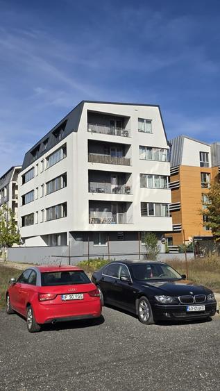 Apartament cu 3 camere decomandat, mobilat în Băneasa