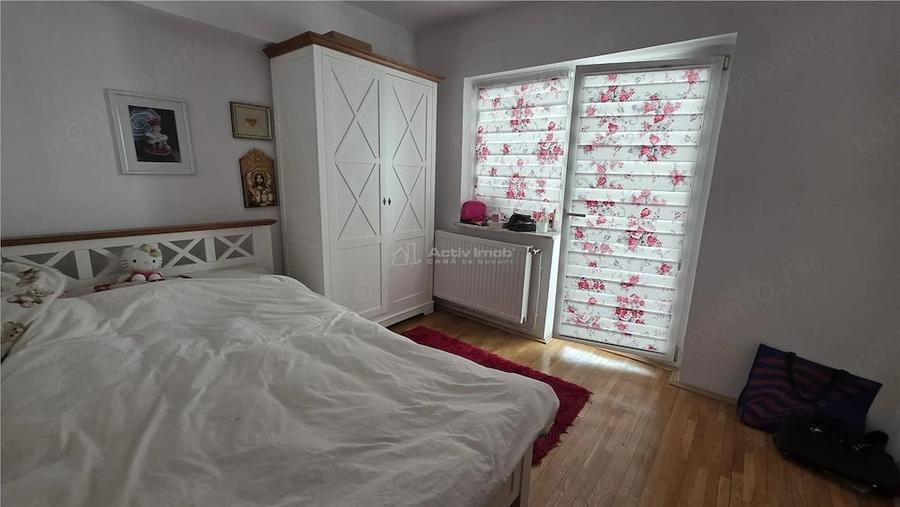 Apartament cu 4 camere decomandat în Sărari