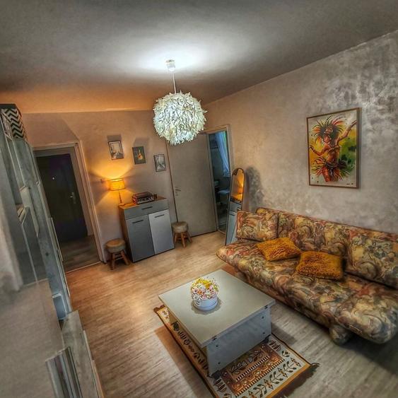 Apartament cu 3 camere semidecomandat în Exterior Vest