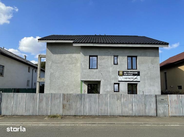 Casă cu 8 camere cu Canalizare în Aradului