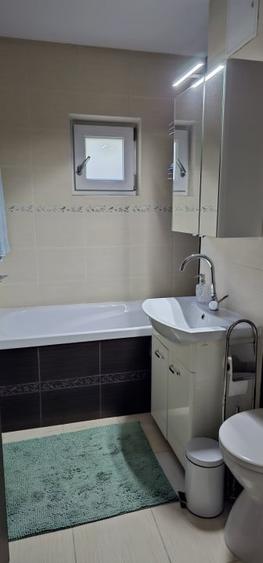 Apartament cu 3 camere decomandat, mobilat în Centrul Bancar