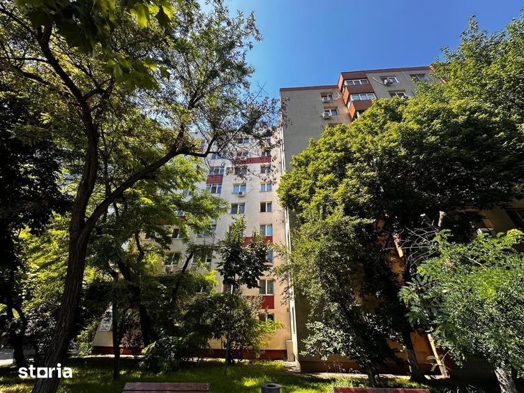 Apartament cu 3 camere decomandat în Berceni