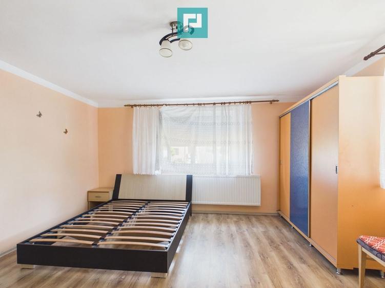 Casă individuală cu 4 camere cu Canalizare în Mocrea