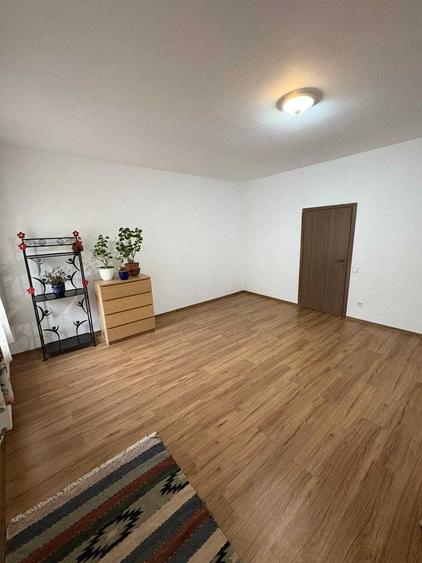 Casă cu 4 camere în Exterior Vest