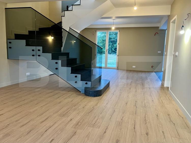 Casă individuală cu 4 camere cu Teren 500 Mp în Exterior Est
