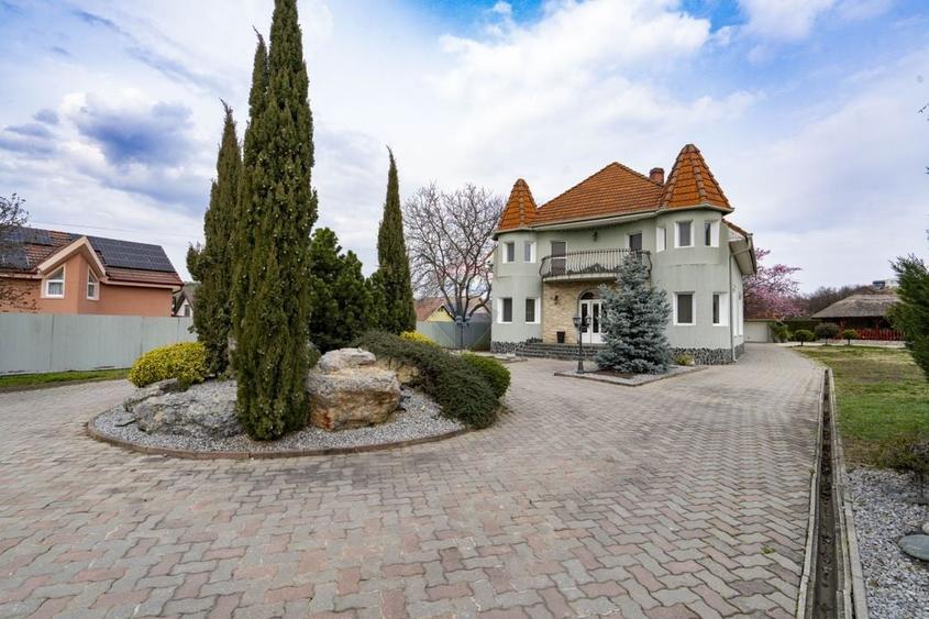 Casă cu 5 camere cu Teren 1880 Mp în Oncea