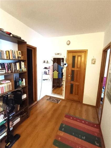 Apartament cu 3 camere decomandat în Călărași